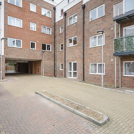 1 Bed Apt Sleeps 4 루턴 외부 사진