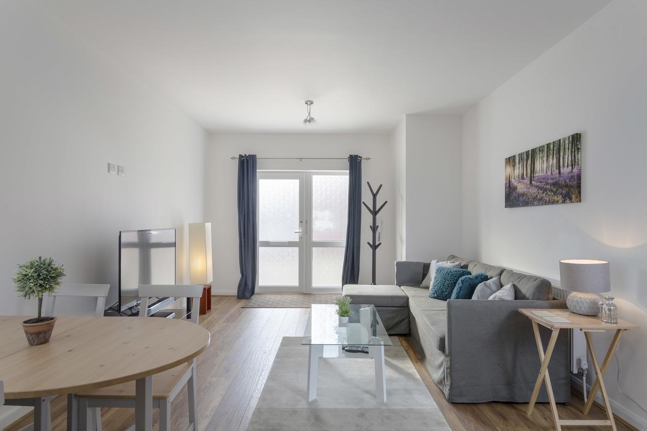1 Bed Apt Sleeps 4 루턴 외부 사진