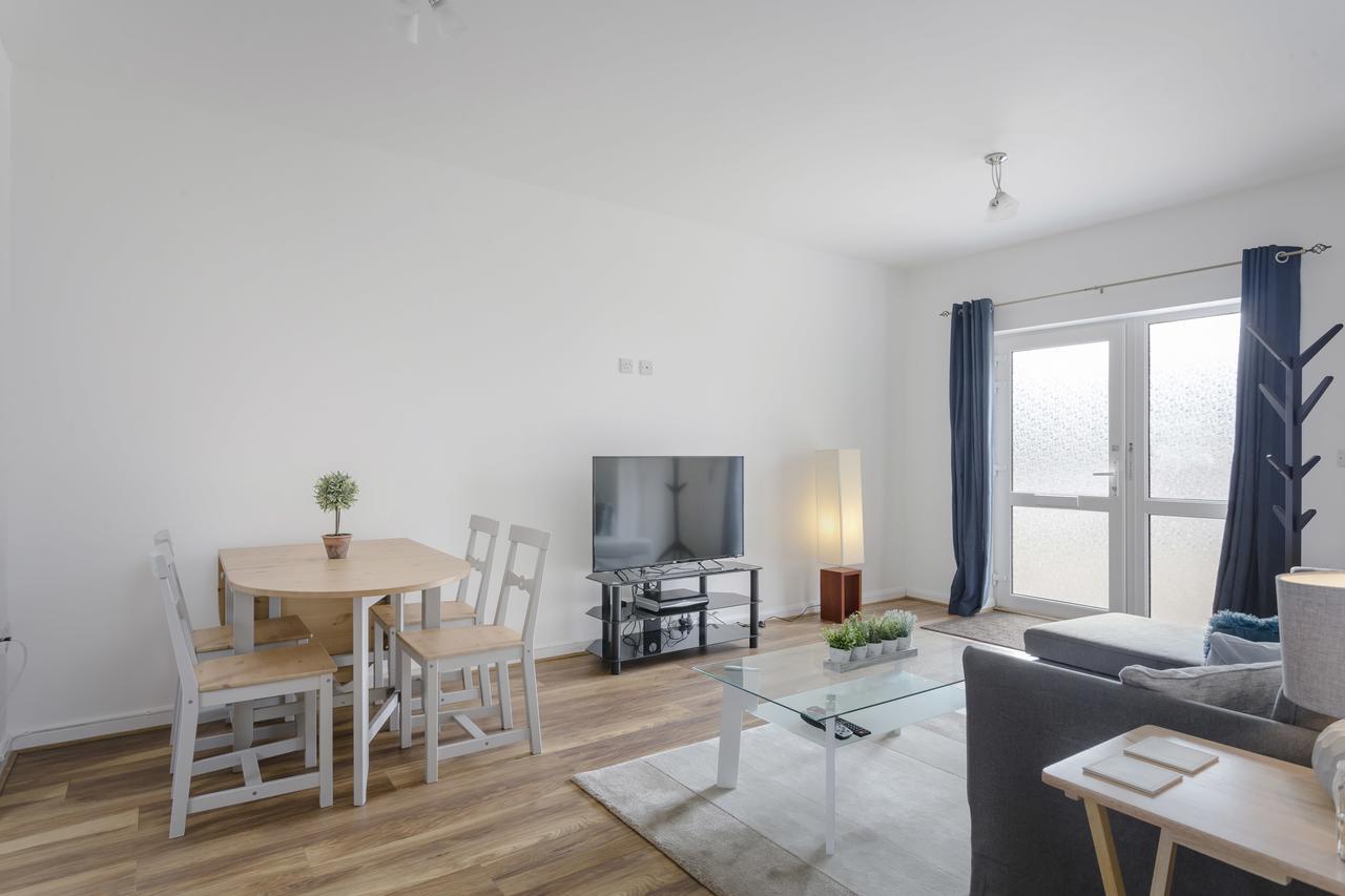 1 Bed Apt Sleeps 4 루턴 외부 사진